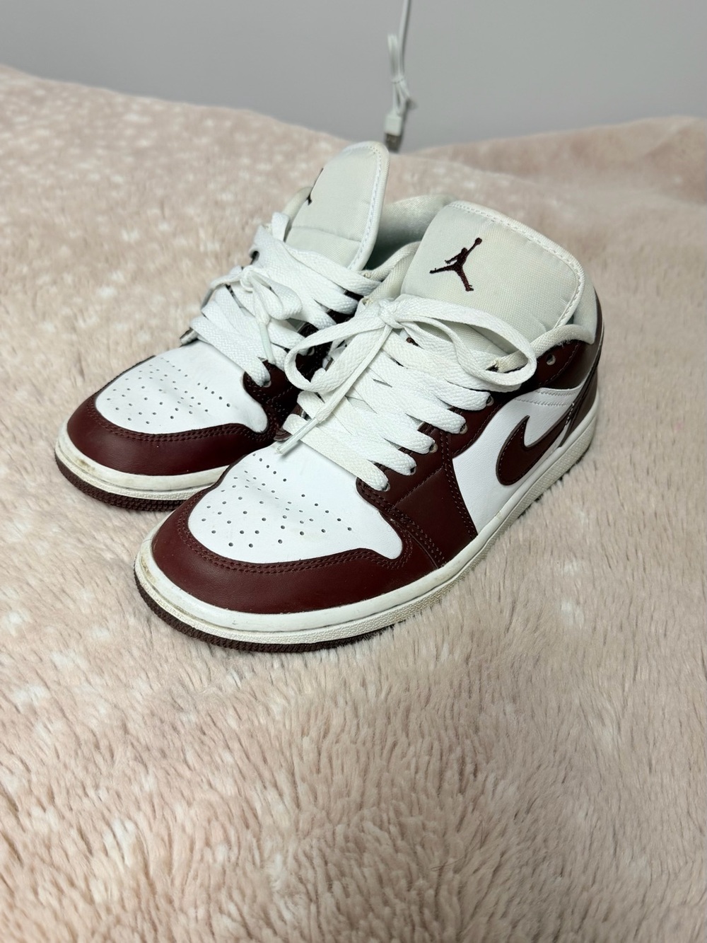 Woman’s White and Brown Low-Top Sneakers - Jordan Style